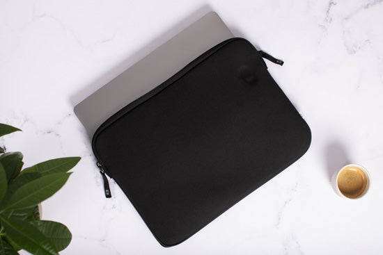 Housse MacBook Pro 16 Basics ²Life Noir/Blanc