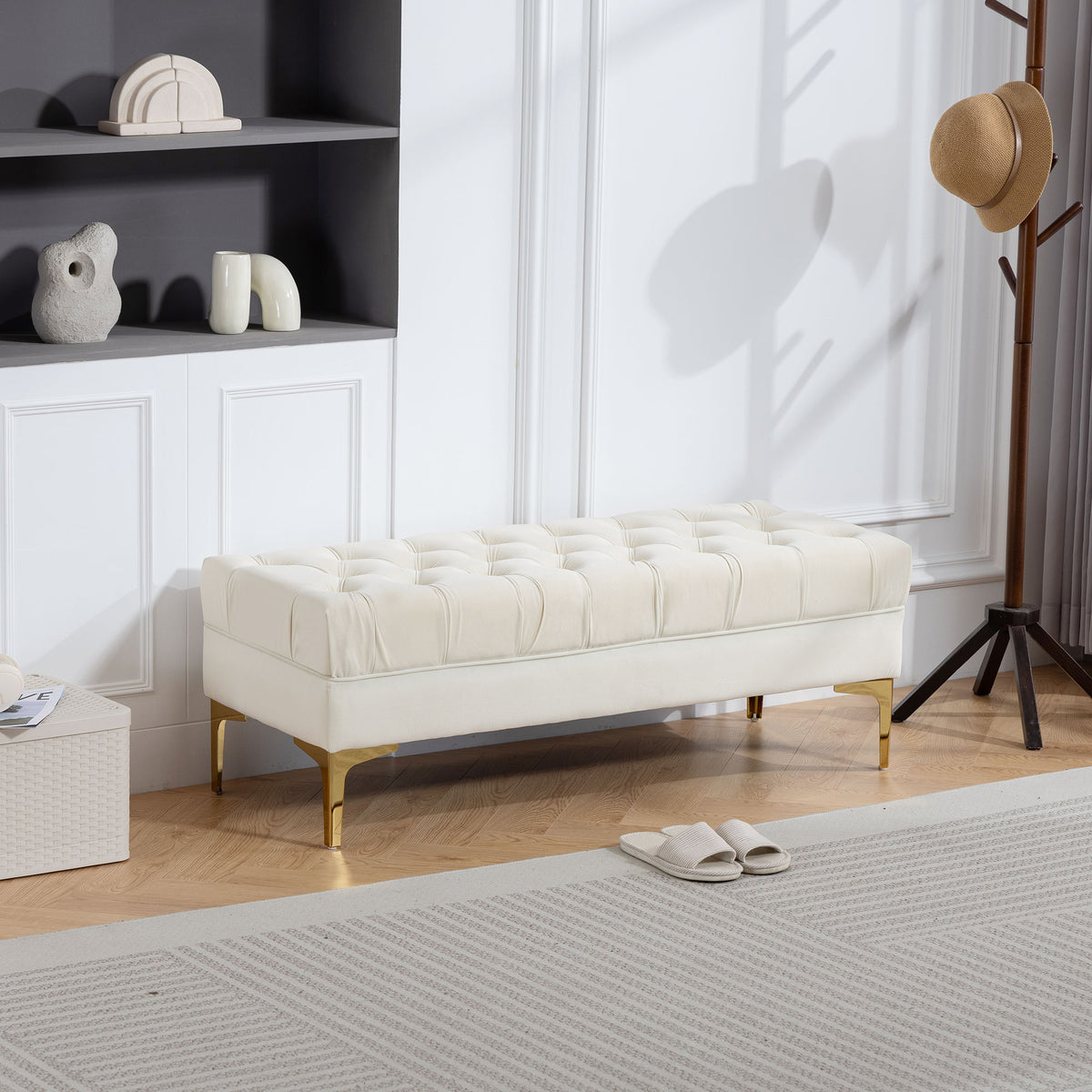 Banc banquette capitonnée bout de lit style classique chic dim. 118L x 45l x 42H cm piètement métal doré velours beige