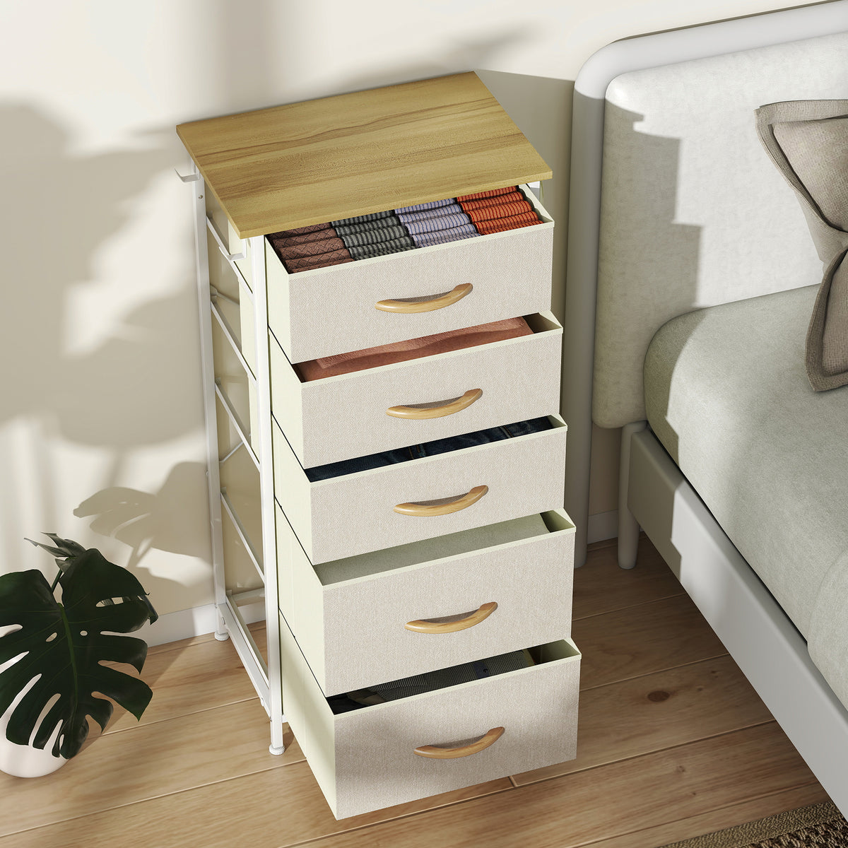 Commode 5 tiroirs en tissu, meuble de rangement avec 4 poches, 2 crochets, structure en acier, 45 x 30 x 94,5 cm, beige